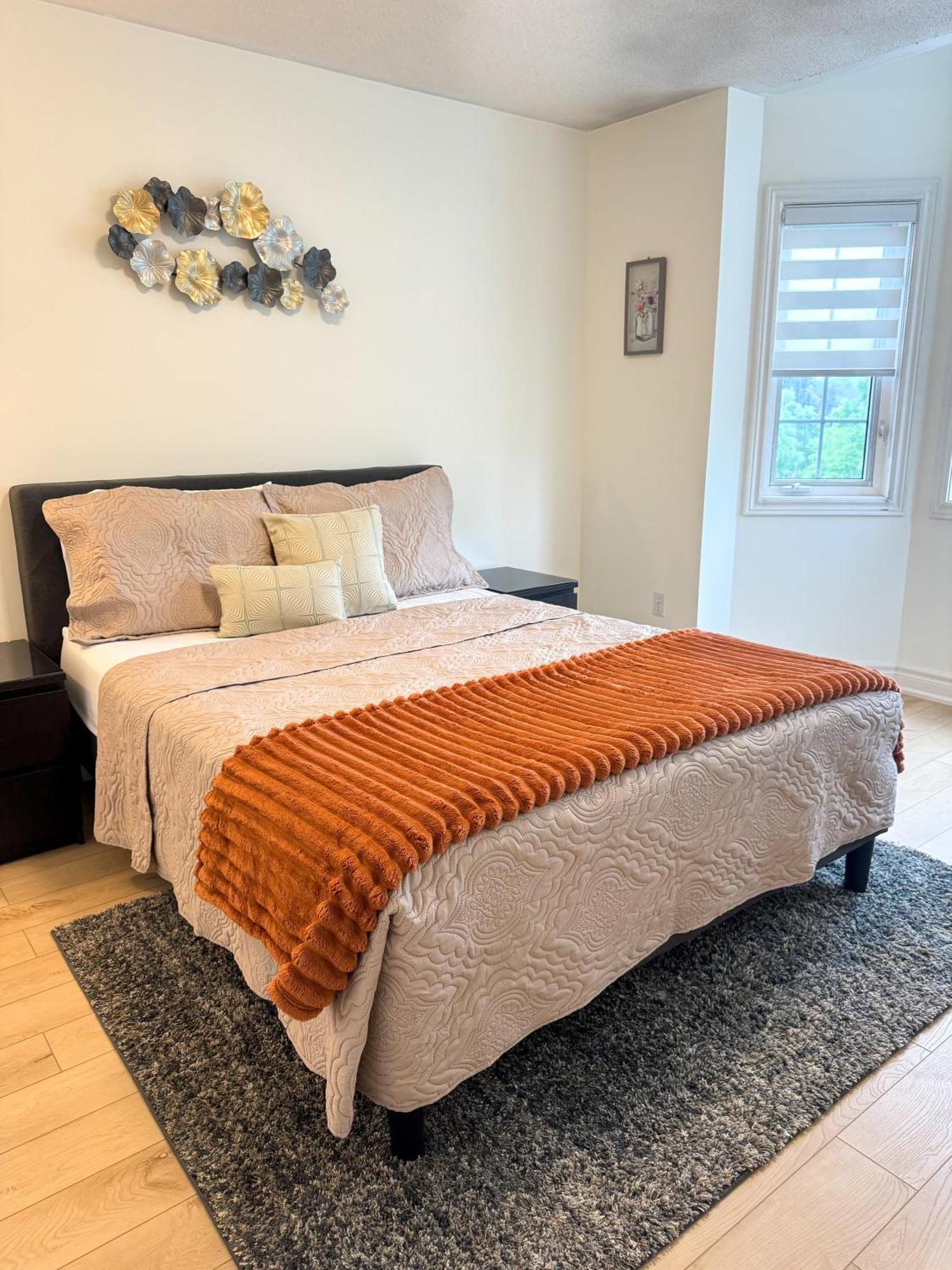 The Khan Villa Whitby Room photo